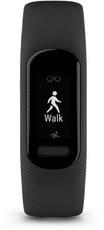 Een zwarte fitnesstracker toont een wandel symbool en het woord 'Walk'.
