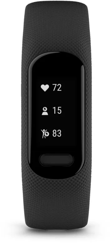 Tracker de fitness noir affichant la fréquence cardiaque, les pas et l'activité. L'écran affiche les données.