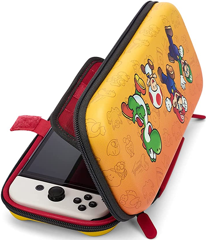 Étui Nintendo Switch jaune et orange, ouvert avec console à l'intérieur. Personnages Mario sur l'étui.