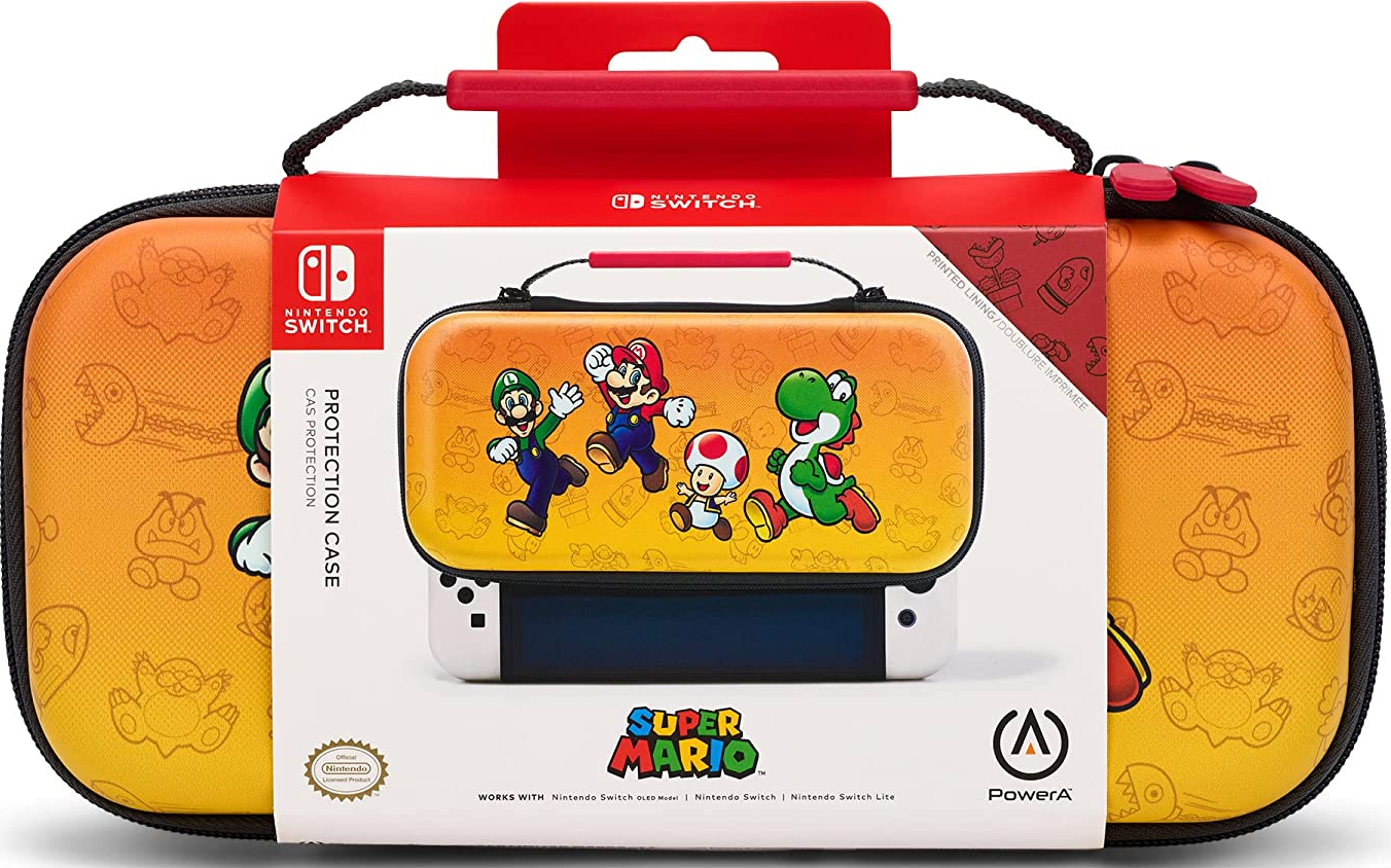 Une housse Nintendo Switch avec des personnages de Super Mario imprimés et une poignée rouge.
