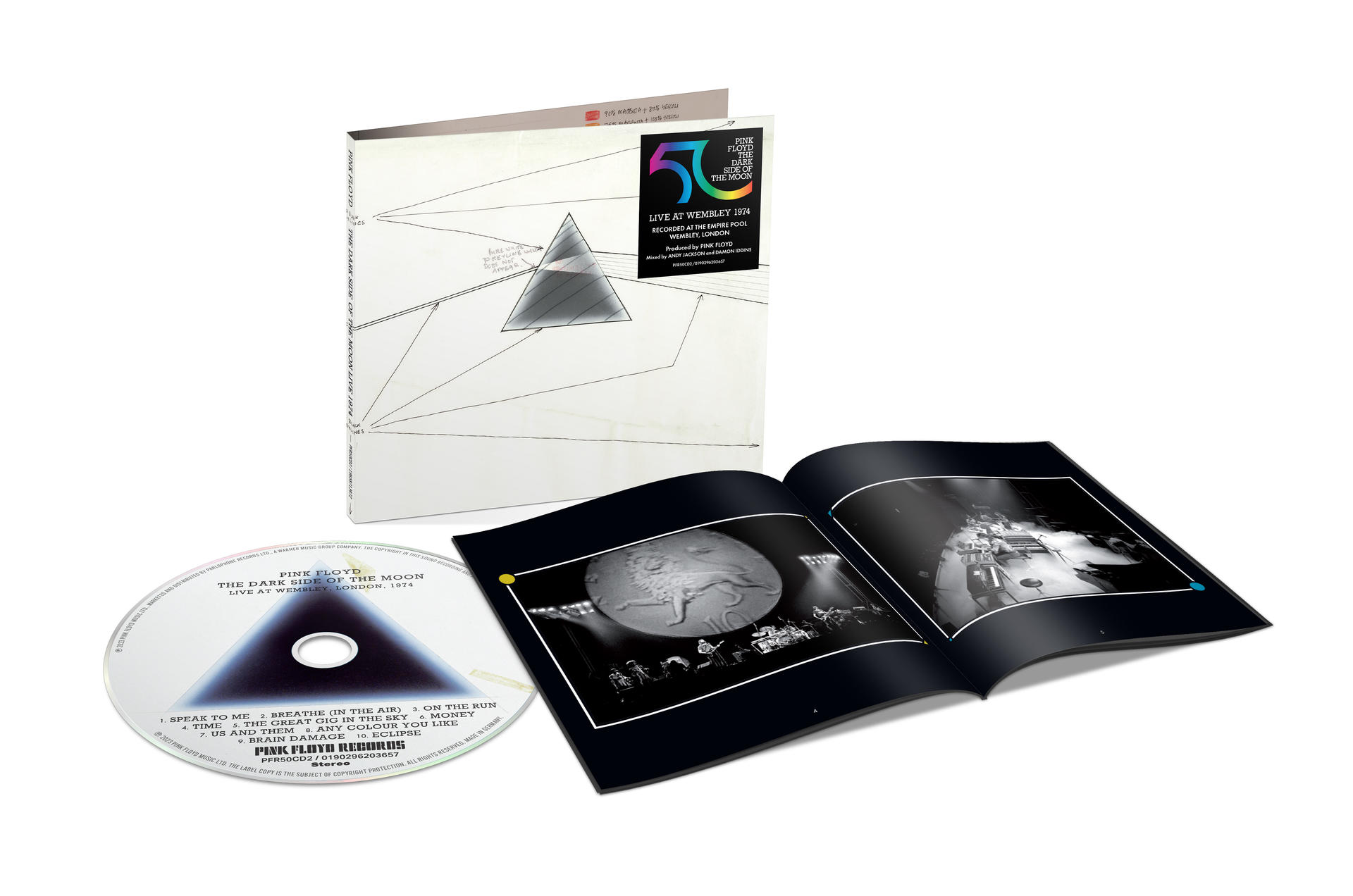 Albumcover mit Dreieck, CD und offenem Booklet. Pink Floyds The Dark Side of the Moon.