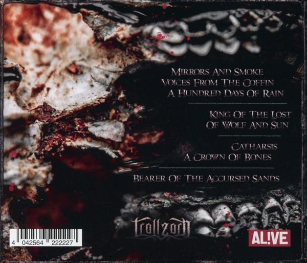 Die Rückseite einer CD-Hülle mit Trackliste und einem Totenkopfbild.