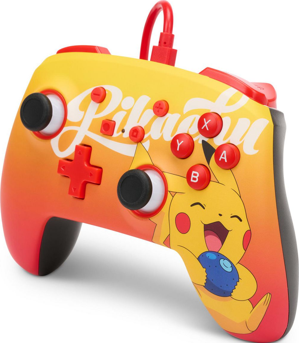 Ein gelber und roter Gamecontroller im Pikachu-Design. Er hat rote Knöpfe, ein rotes Kabel und eine Pikachu-Illustration, die einen blauen Ball hält.