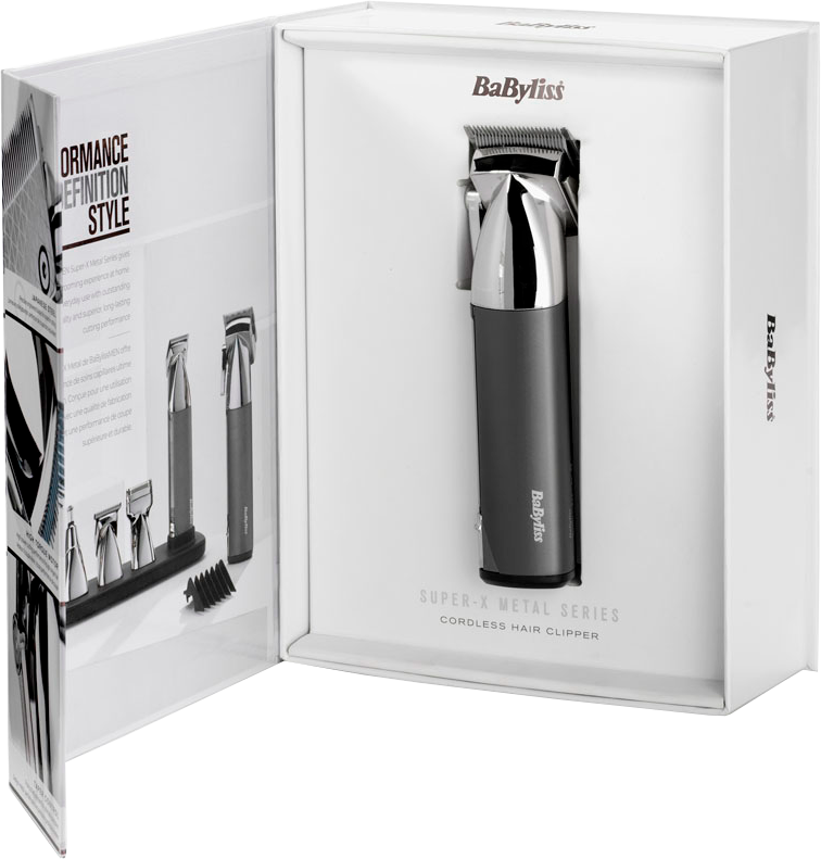 Egy Babyliss Super-X fém sorozatú akkumulátoros hajvágó a fehér dobozában látható. A doboz nyitva van, a vágógépet és a tartozékokat mutatja.
