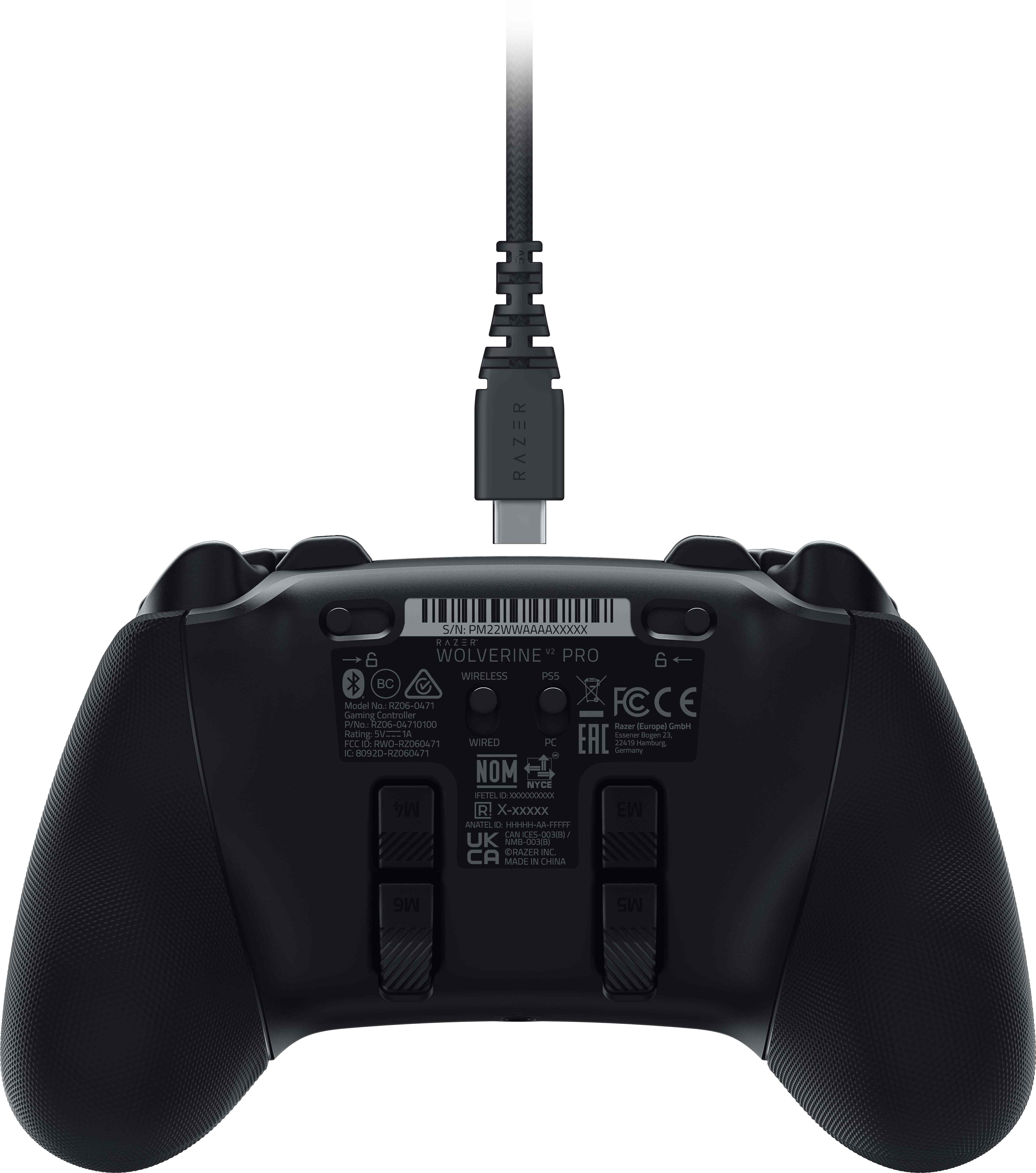 Schwarzer Razer Wolverine V2 Pro Controller mit angeschlossenem USB-C-Kabel.