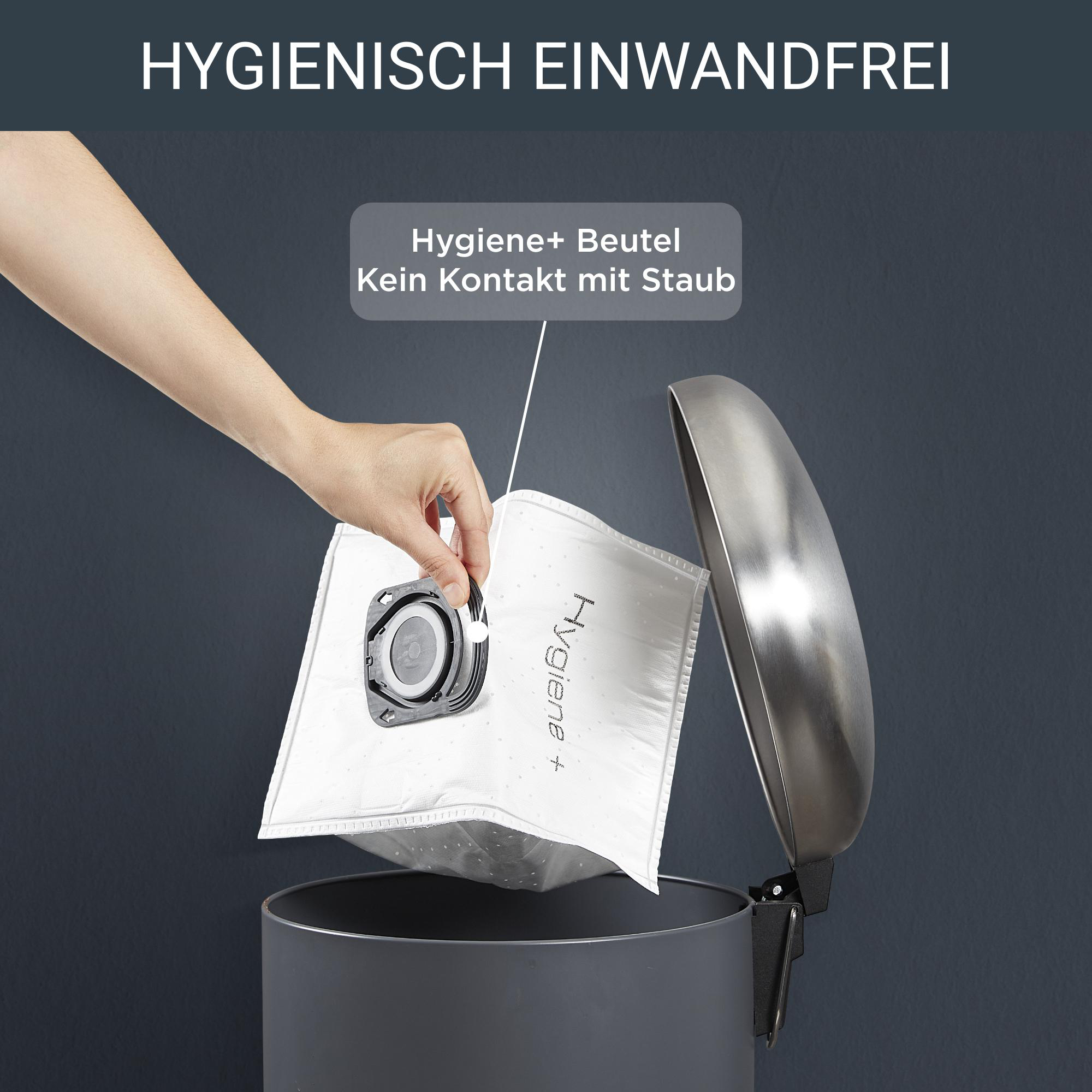 Eine Hand legt einen Hygienebeutel in einen Mülleimer. Text: Hygienisch sauber