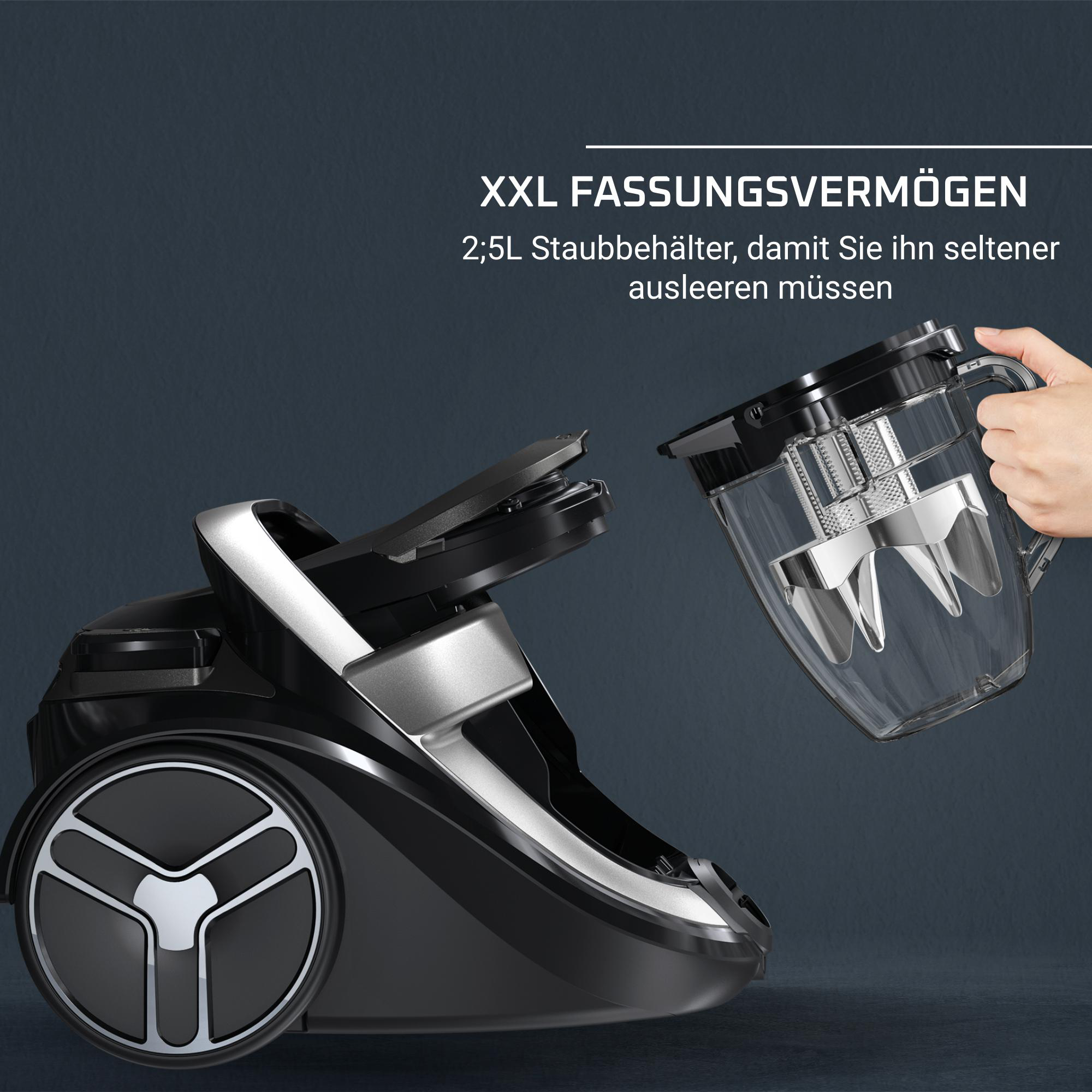 Schwarzer Staubsauger mit einem transparenten Behälter, der von einer Hand geleert wird. Silberne Akzente.