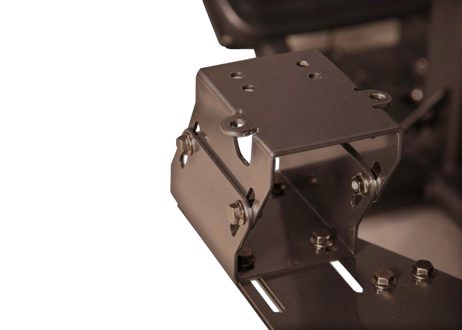 Metallhalterung mit Schrauben und Bolzen. Es ist ein Eckverbinder in einer Maschine.