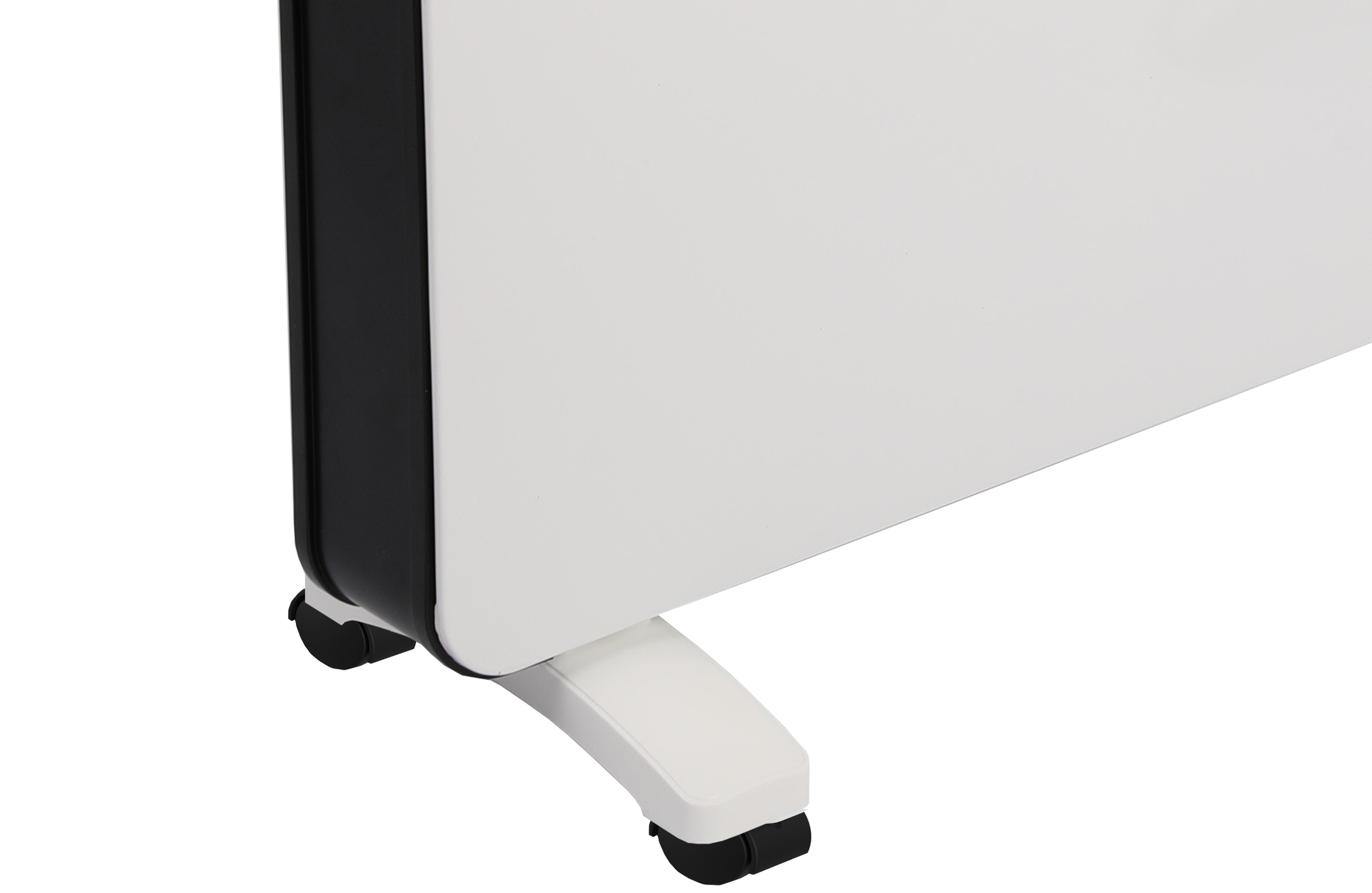 Ein weißer Heizkörper mit schwarzen Rollen und einem schwarzen Rand.