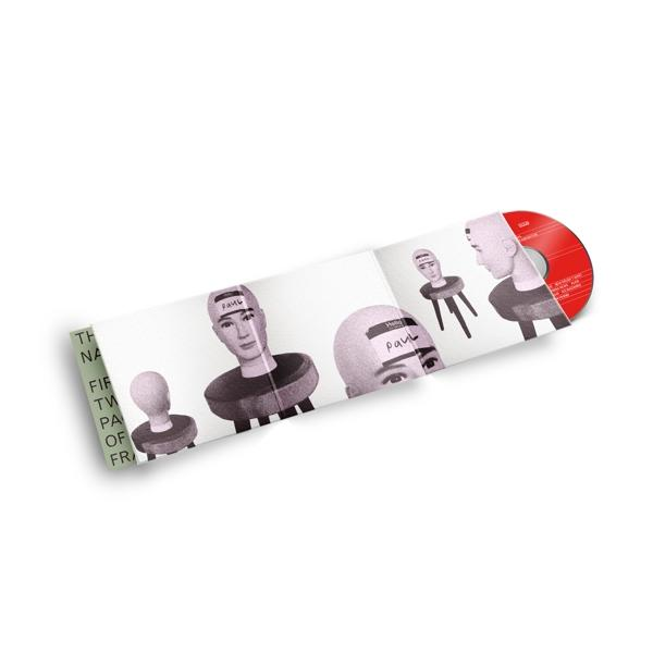 CD-Hülle mit roter CD. Zeichnungen eines Kopfes befinden sich auf der Hülle.