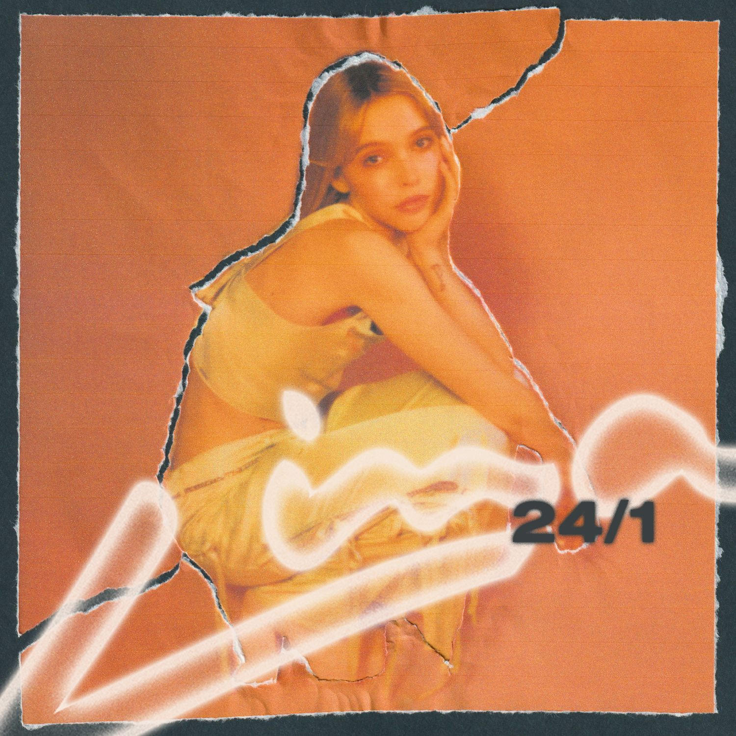 Ein Albumcover mit einer kauernden Frau. Textüberlagerung: '24/1'. Oranger und schwarzer Hintergrund.