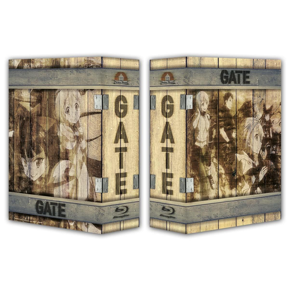 Zwei Holzkisten mit Anime-Charakteren. Auf jeder Kiste steht das Wort 'GATE'.
