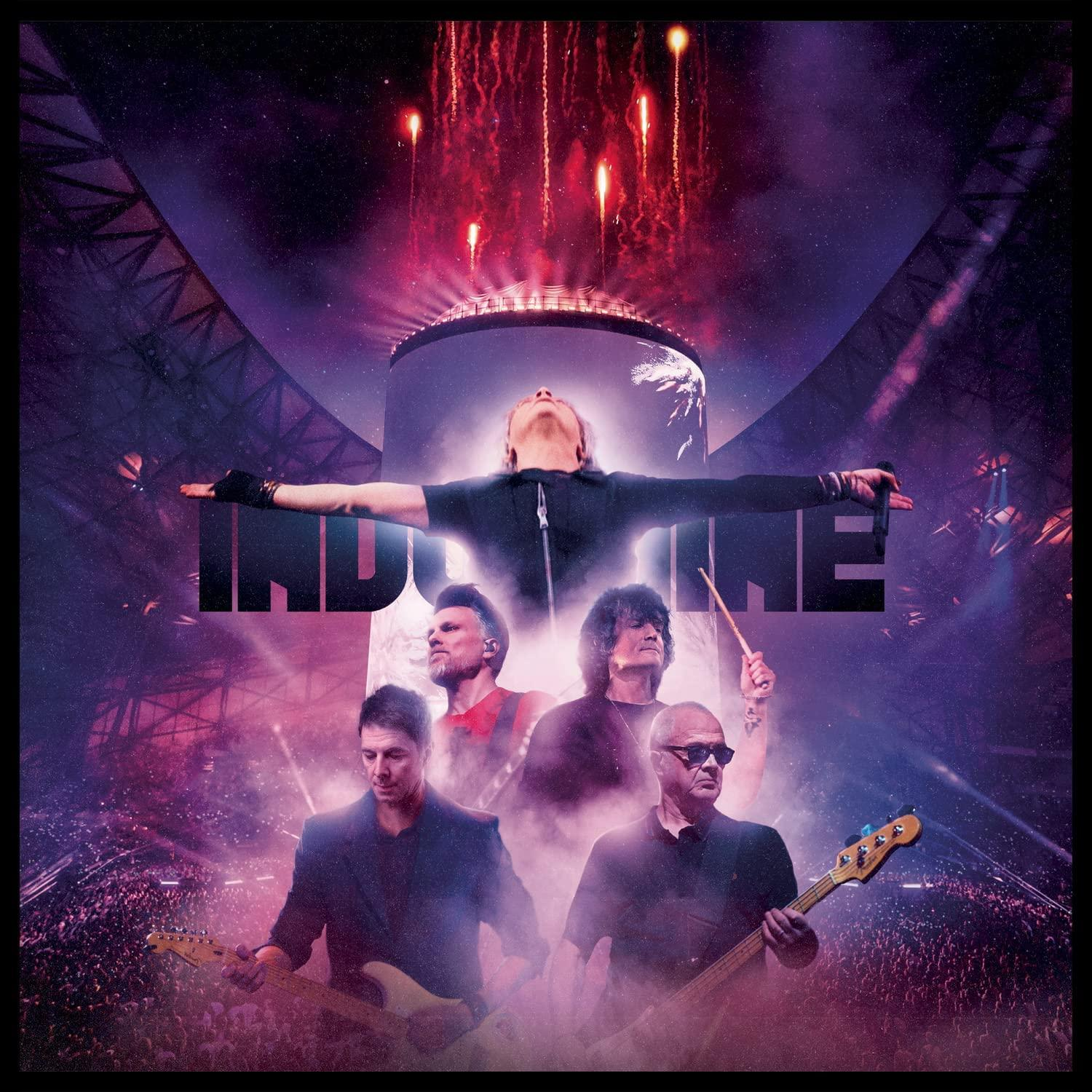 Albumhoes met een band op het podium, spotlights en vuurwerk, titel: INDOCHINE.