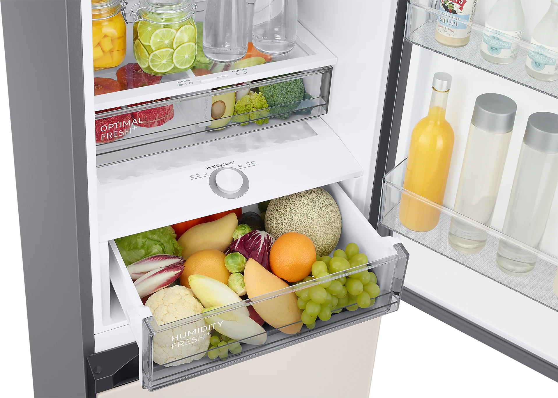 Interno frigorifero con frutta e verdura nei cassetti.