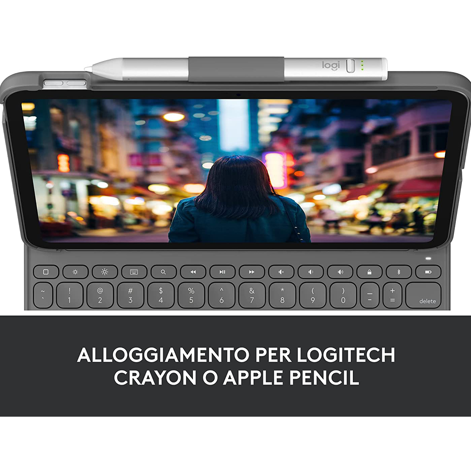 Tablet con tastiera e stilo. Mostra una scena cittadina sullo schermo.