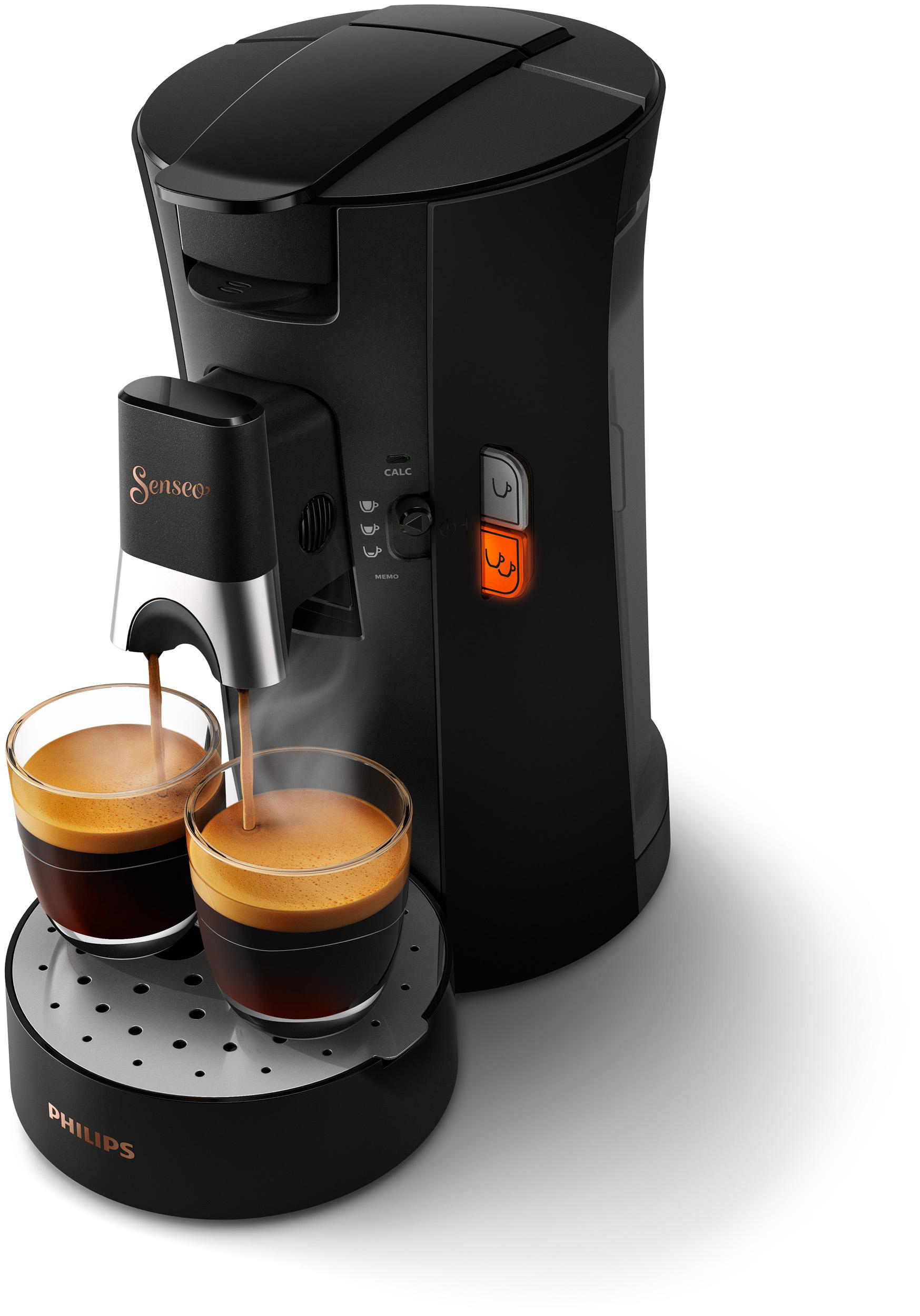 Eine schwarze Kaffeemaschine gibt zwei Tassen Kaffee auf einer weißen Oberfläche aus.