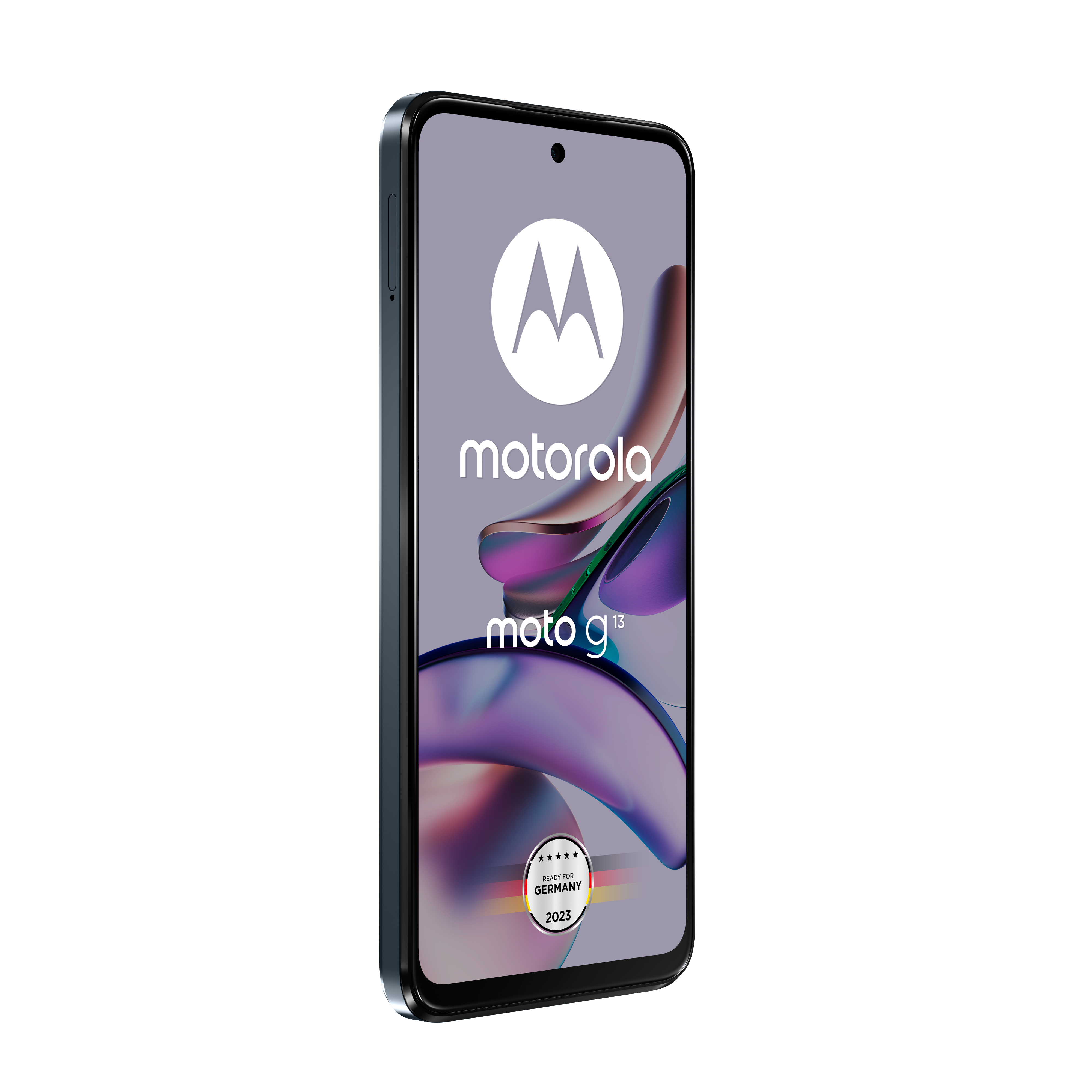 Ein Motorola Moto G 13 Smartphone. Der Bildschirm zeigt das Logo und ein lila Design. Es steht „Made in Germany 2023“.