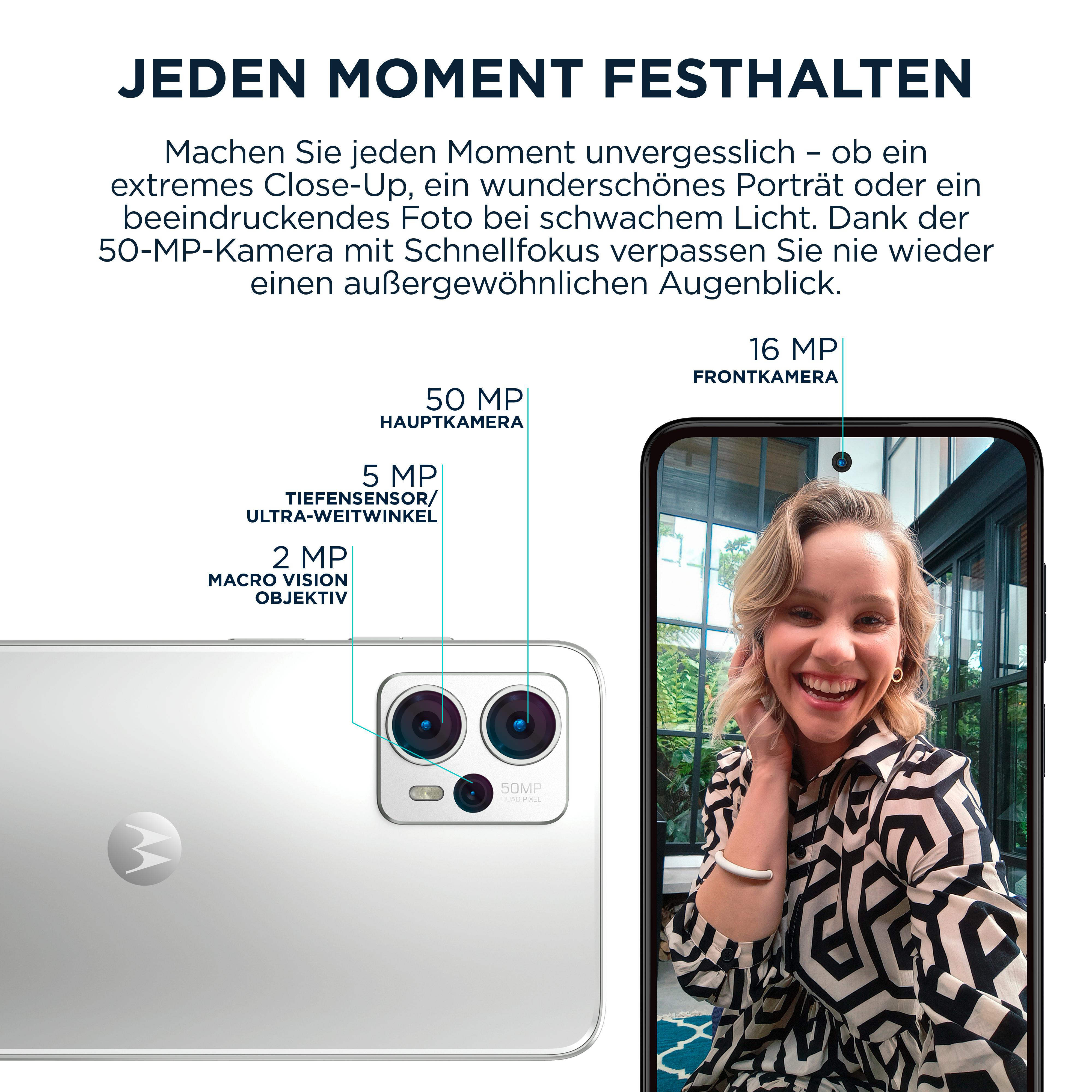 Ein Smartphone mit den Rückkameras und ein Selfie eines Frauengesichts. Text auf Deutsch.