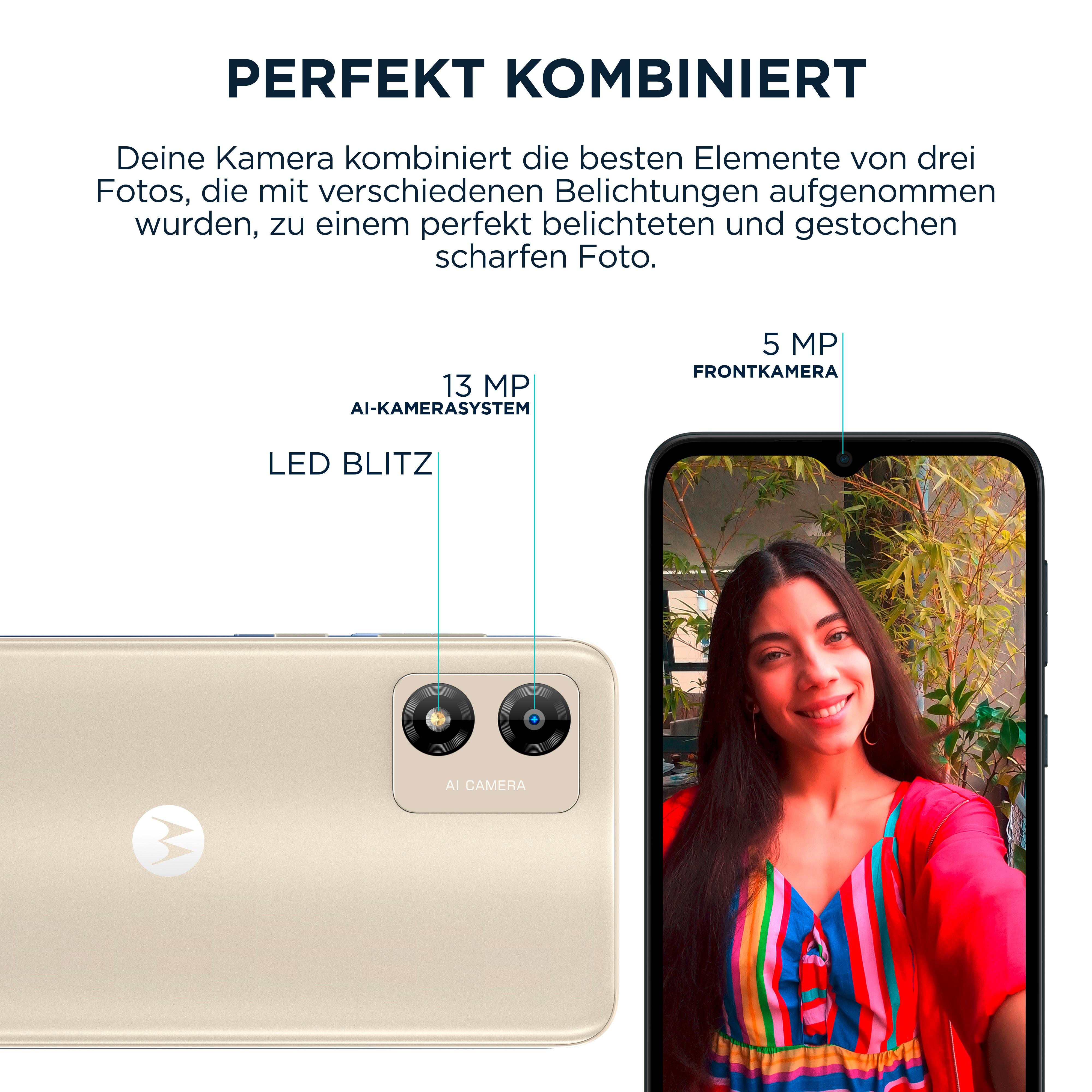 Smartphone mit Dual-Kameras und Frontkamera, mit einer lächelnden Frau.