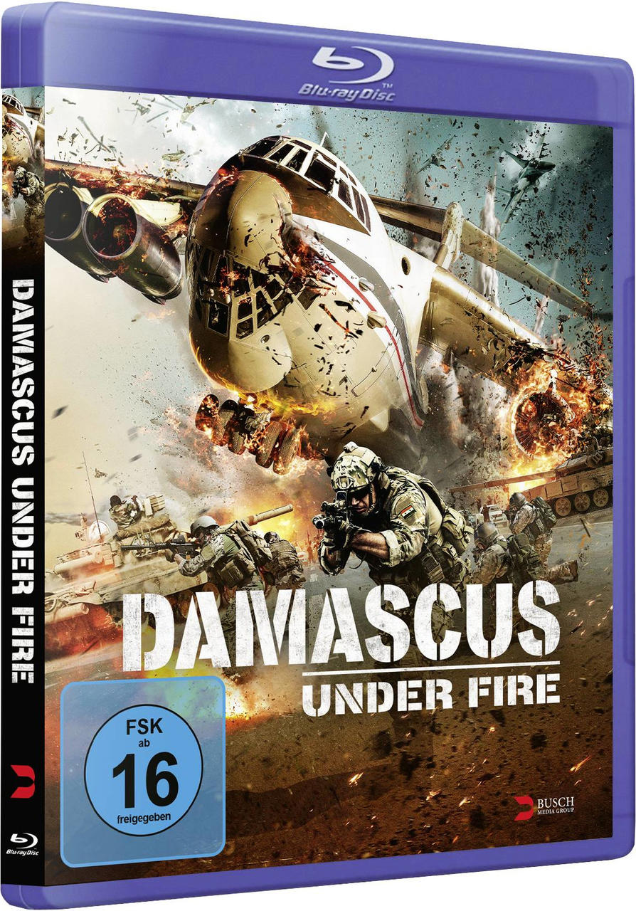 Blu-ray-Filmhülle von 'Damascus Under Fire'. Soldaten, Explosionen und ein Flugzeug sind sichtbar.