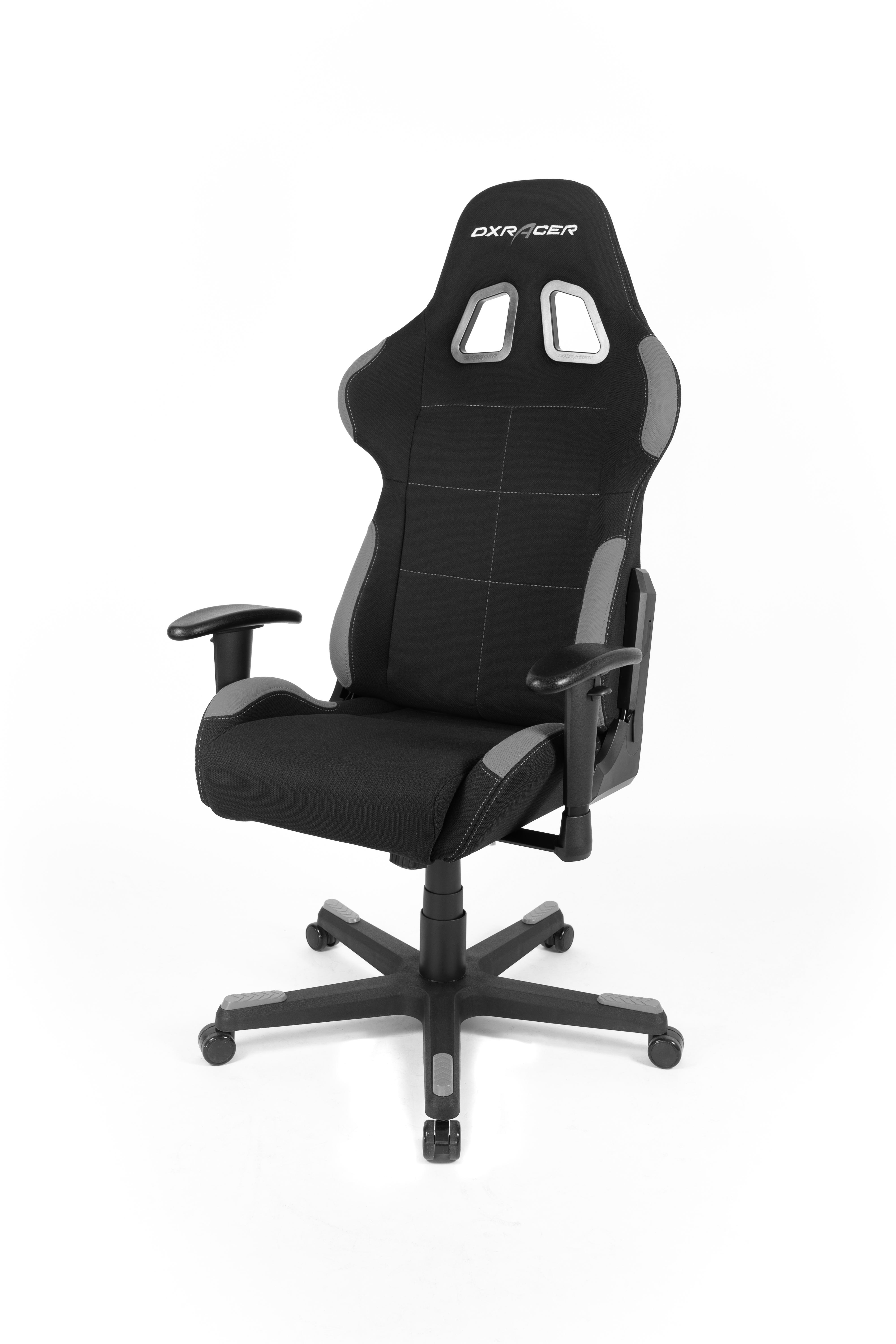 Schwarzer und grauer Gaming-Stuhl, ergonomisches Design, mit Kopfstütze und Armlehnen, auf weißem Hintergrund.