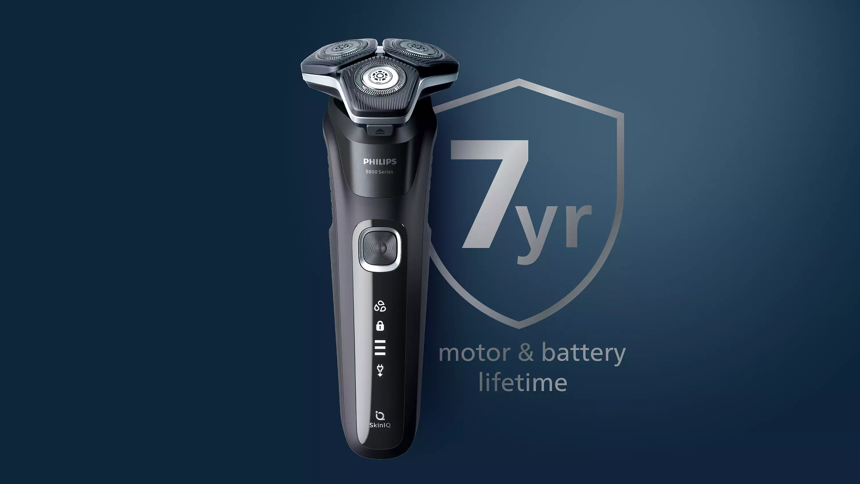 Rasoir électrique avec étiquette 7 ans de durée de vie du moteur et de la batterie sur fond bleu.