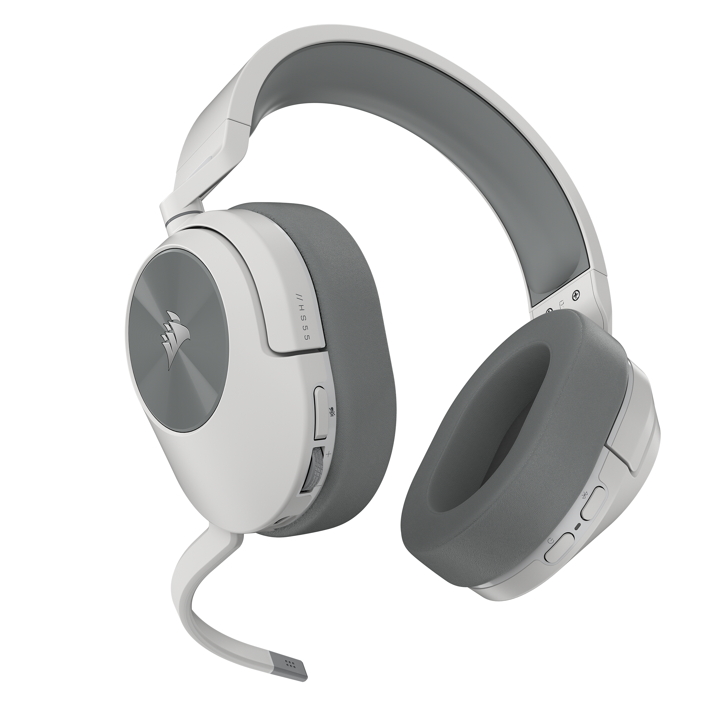 Auriculares Corsair blancos y grises, vista en ángulo, con el micrófono extendido, sobre fondo negro.