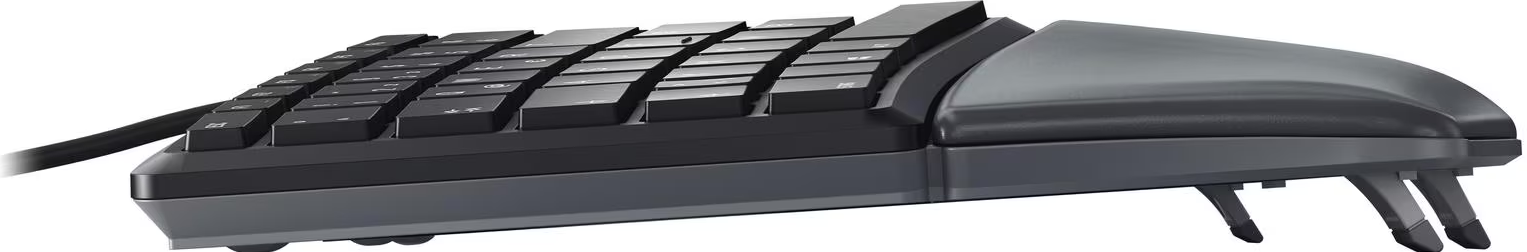 Eine graue ergonomische Tastatur mit schwarzen Tasten. Ein schwarzes Kabel erstreckt sich von links. Die Basis hat Stützbeine.