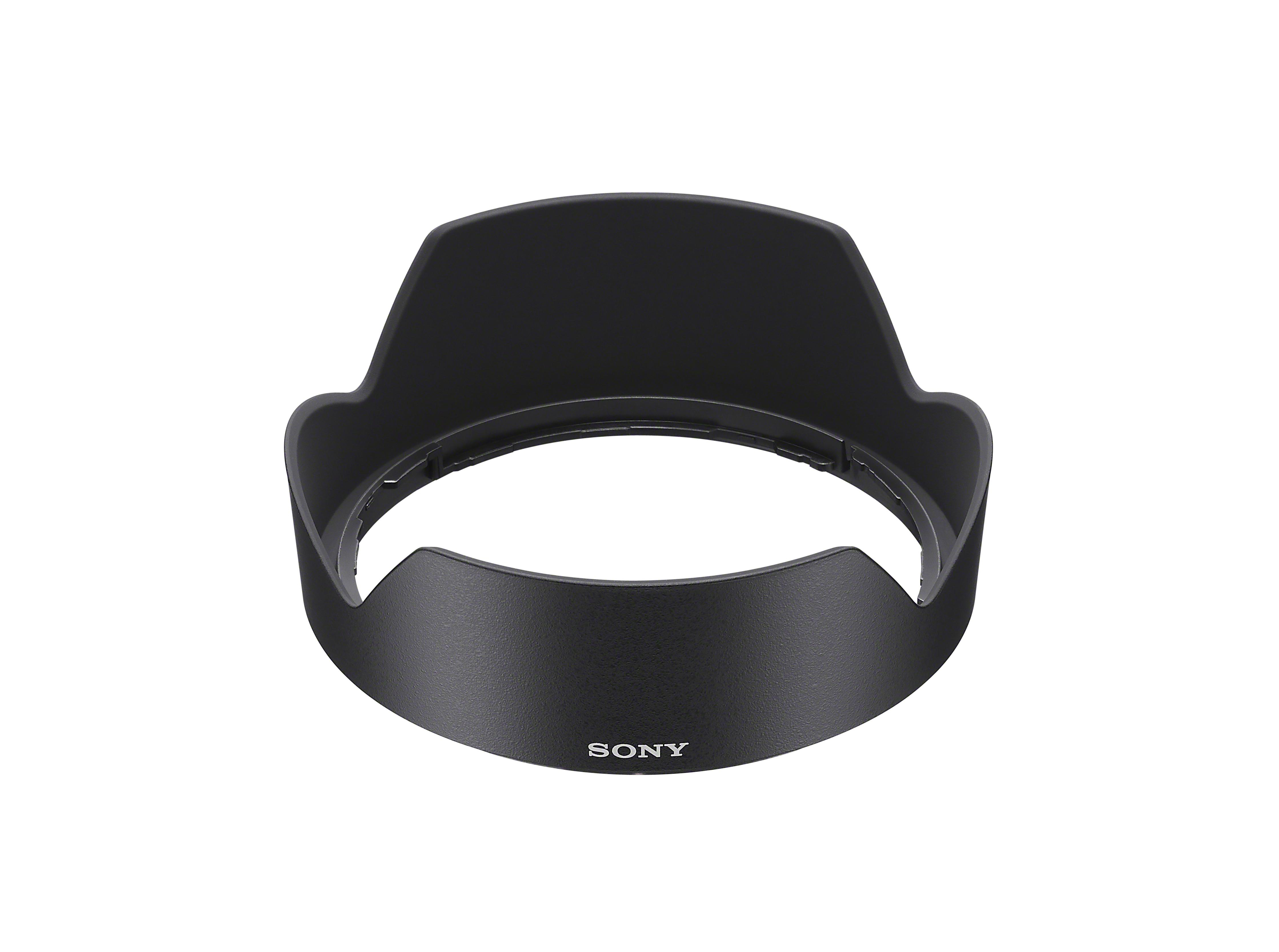 Schwarze Objektivsonnenblende für eine Kamera. Es ist auf weißem Hintergrund. Der Markenname Sony ist darauf.
