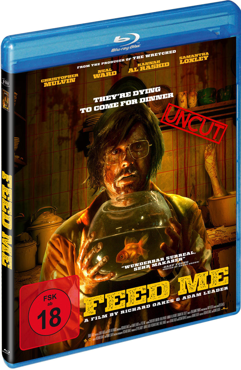 Blu-ray-Cover eines Horrorfilms. Ein Mann hält ein Fischglas. Der Titel lautet „Feed Me“ und die Bewertung ist „FSK 18“.