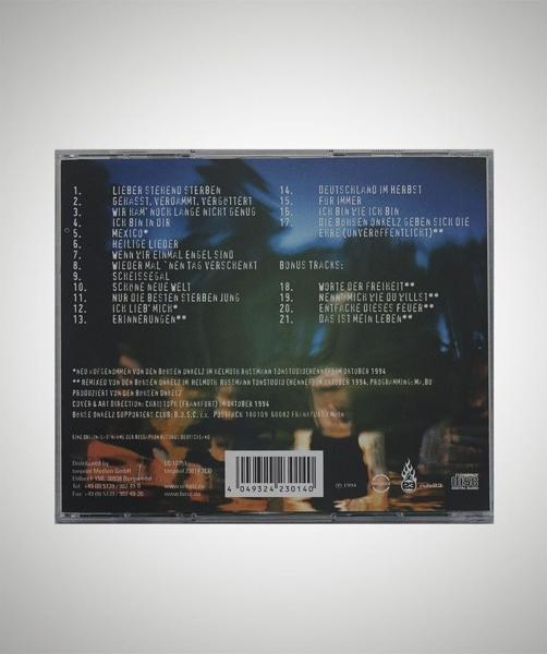 Rückseite einer CD-Hülle mit Titelliste und Credits auf dunklem, strukturiertem Hintergrund.