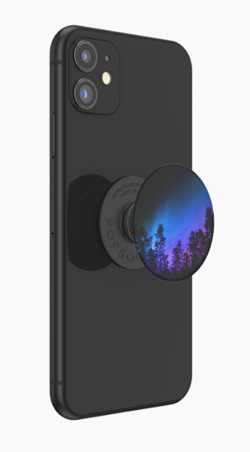 Schwarzes Smartphone mit einem PopSocket mit einem Aurora Borealis-Design.