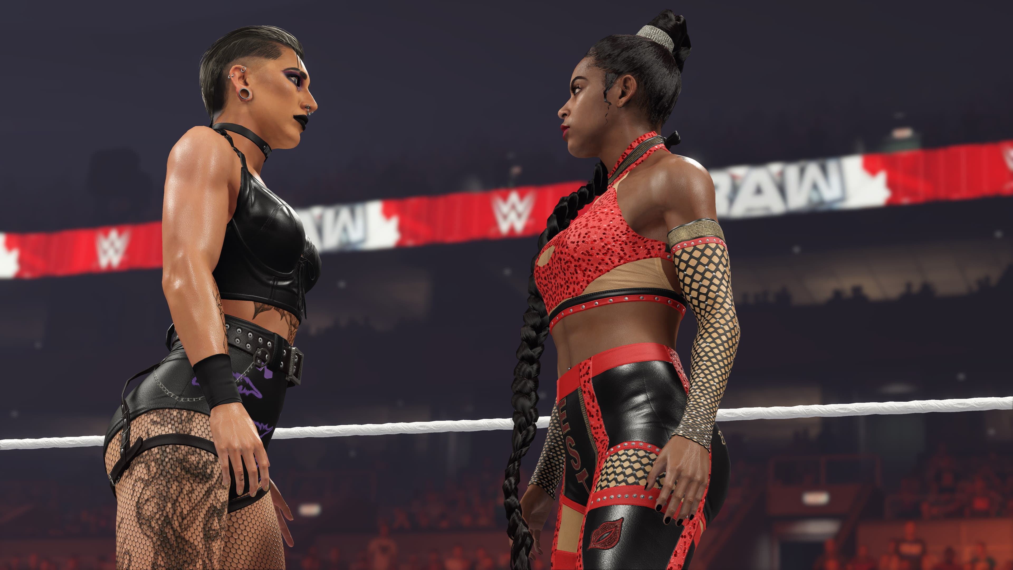 Deux catcheuses se faisant face sur un ring.