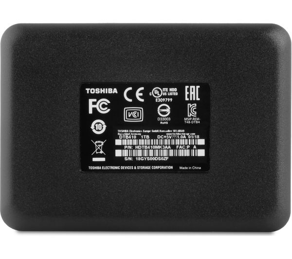 Disco duro externo Toshiba negro. Texto y símbolos impresos en la parte trasera.