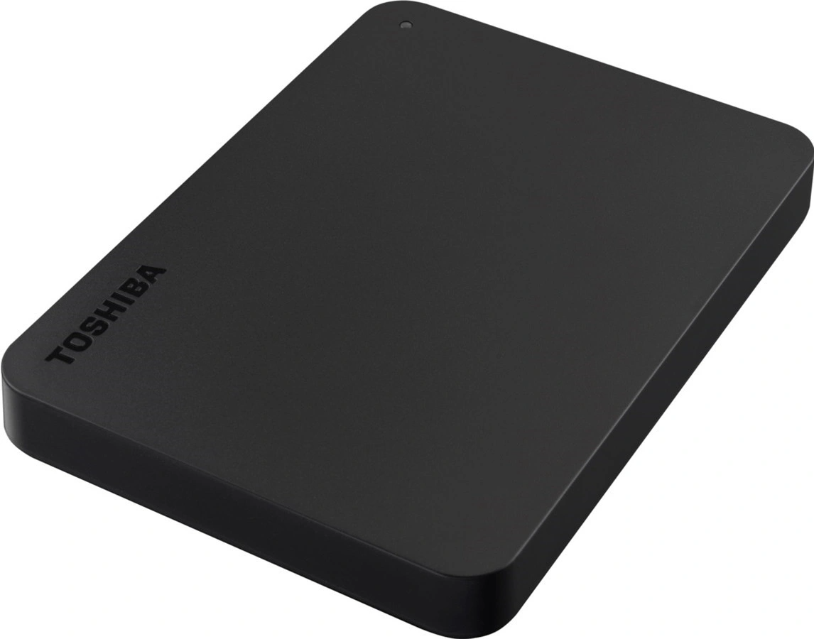 Disco duro externo Toshiba negro sobre fondo blanco, mostrando un diseño elegante y rectangular.