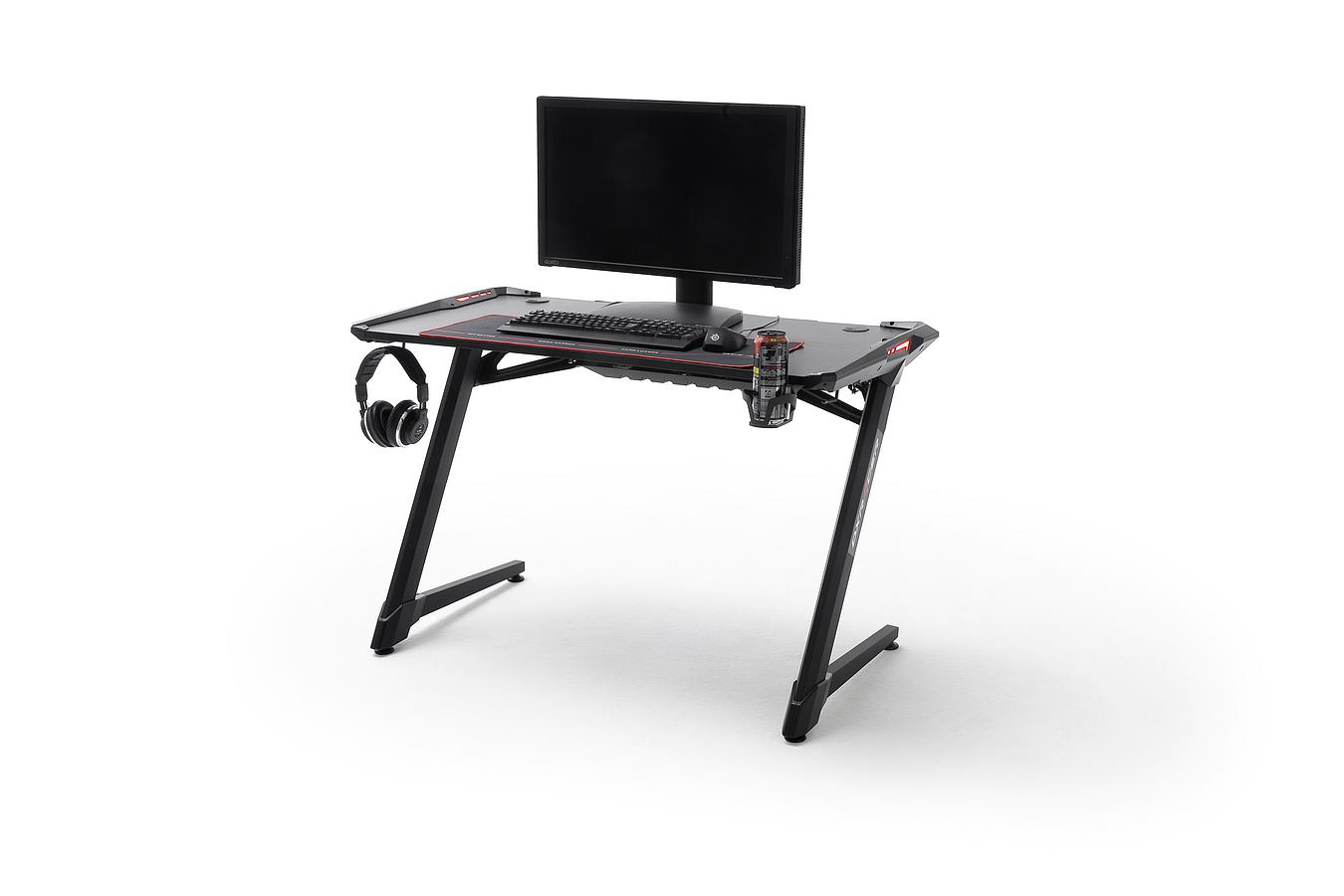 Gaming-Schreibtisch, schwarz mit roter Verkleidung, Monitor, Tastatur, Kopfhörer und Becher.