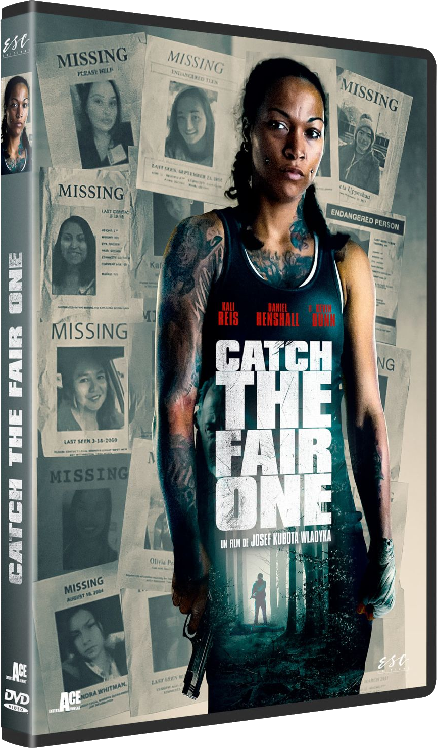 Affiche de film: Femme tatouée avec un pistolet, titre "Catch The Fair One". Fond avec affiches de personnes disparues.