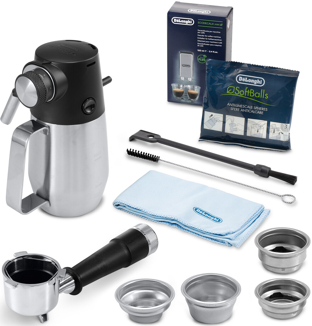 Accessori per macchina da caffè. Include un montalatte, filtri e strumenti per la pulizia.
