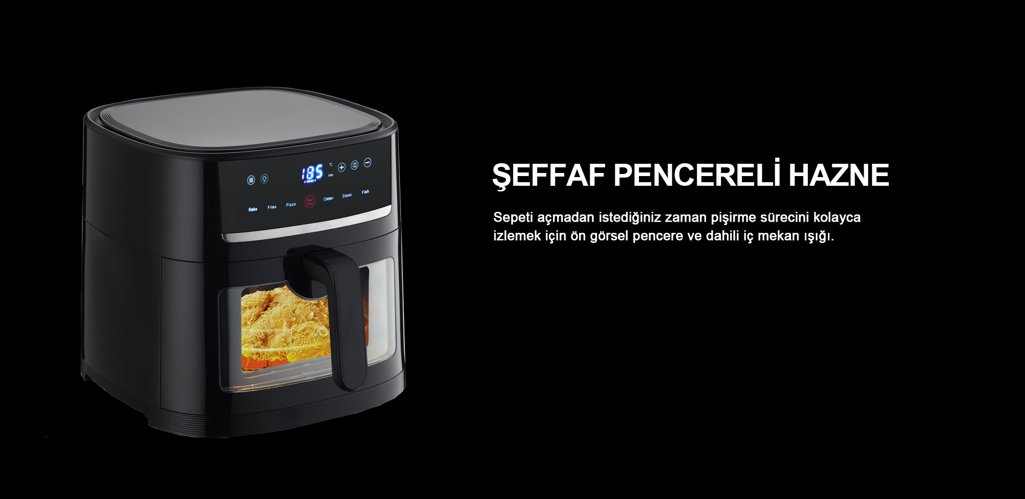 Şeffaf pencereli siyah hava fritözü, kızarmış yiyecekleri gösteriyor, siyah zemin üzerinde.