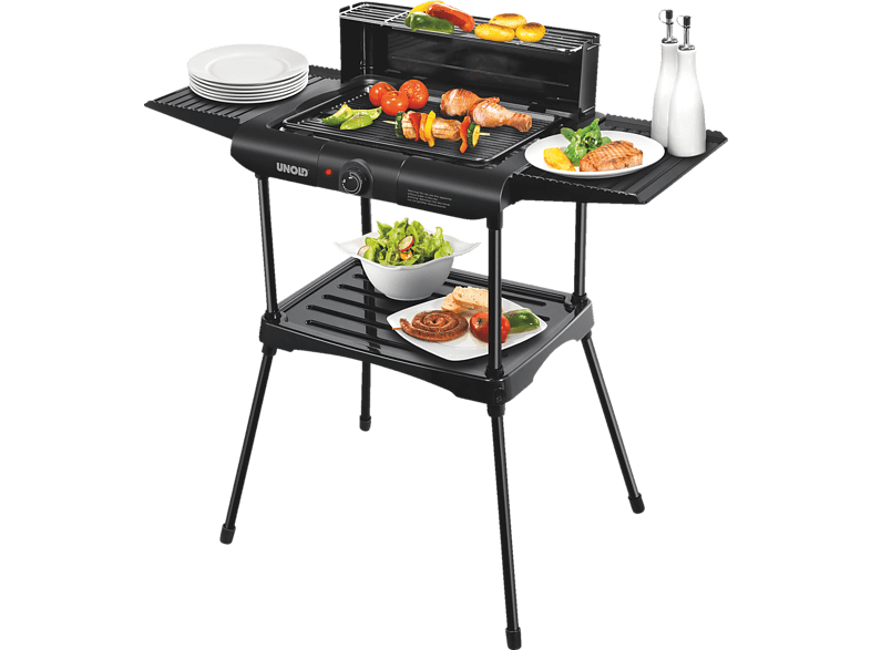 Fekete grill étellel. Oldalsó asztalok tányérokkal, salátával és palackokkal. Fekete lábak.