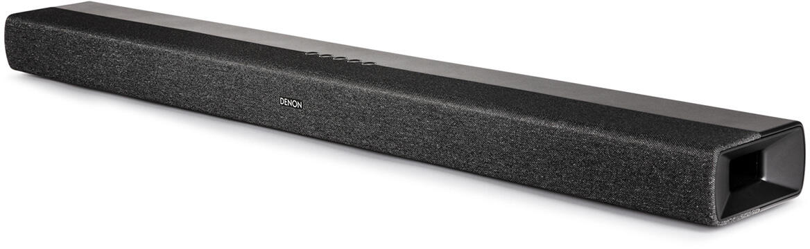 Fekete soundbar, gombokkal és Denon logóval, fehér háttéren.
