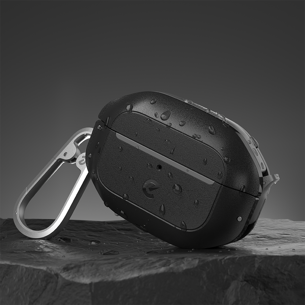 Schwarzes Ohrhörer-Etui mit Wassertröpfchen. Silberner Clip an der Seite.