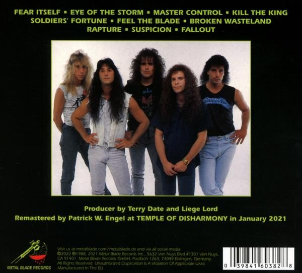 Albumcover mit Bandmitgliedern, Songtiteln und Text über die Aufnahme.