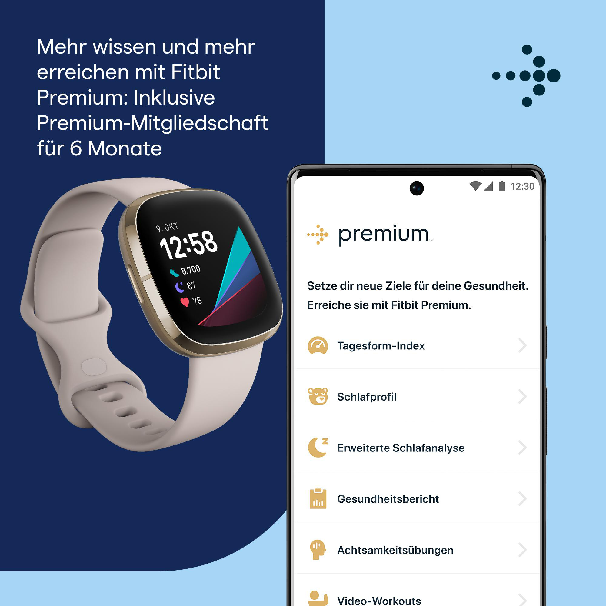 Fitbit Smartwatch mit cremefarbenem Armband am Handgelenk. Smartphone zeigt Fitbit Premium Funktionen. Deutscher Text.