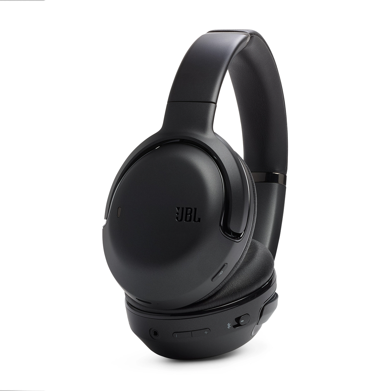 Schwarze JBL-Kopfhörer vor weißem Hintergrund, angewinkelt, um die Ohrmuscheln und den Kopfbügel zu zeigen.