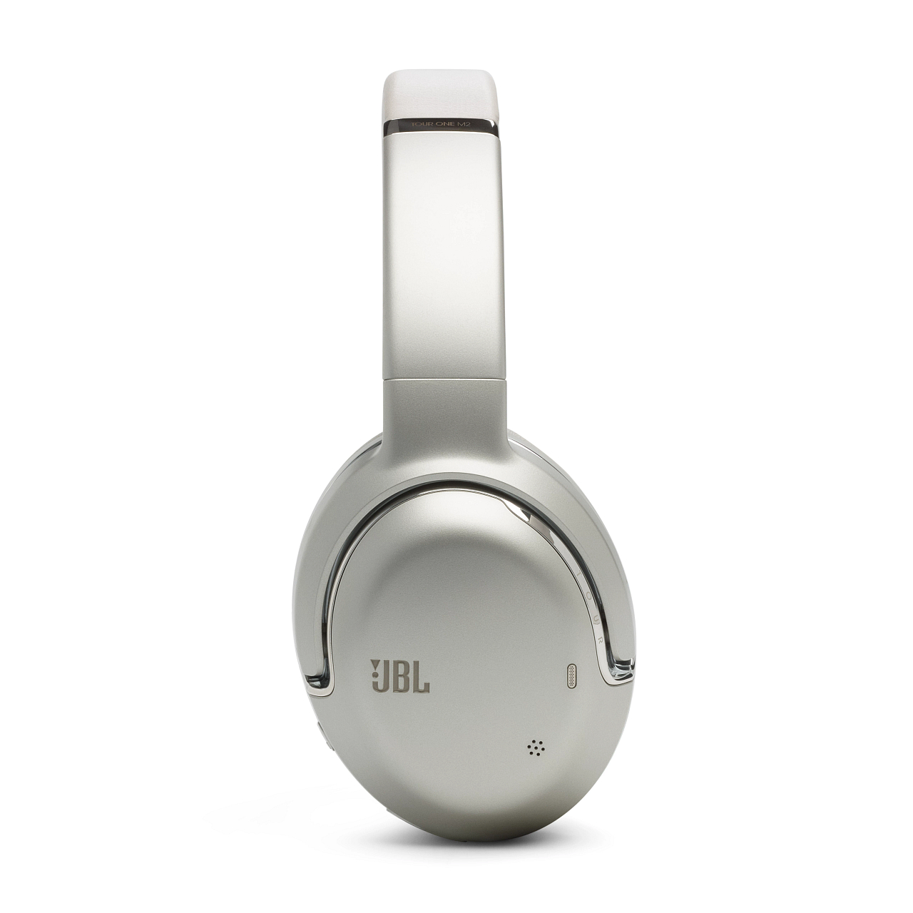 Ein silbernes JBL Tune 760NC Over-Ear-Kopfhörer, weißer Hintergrund.