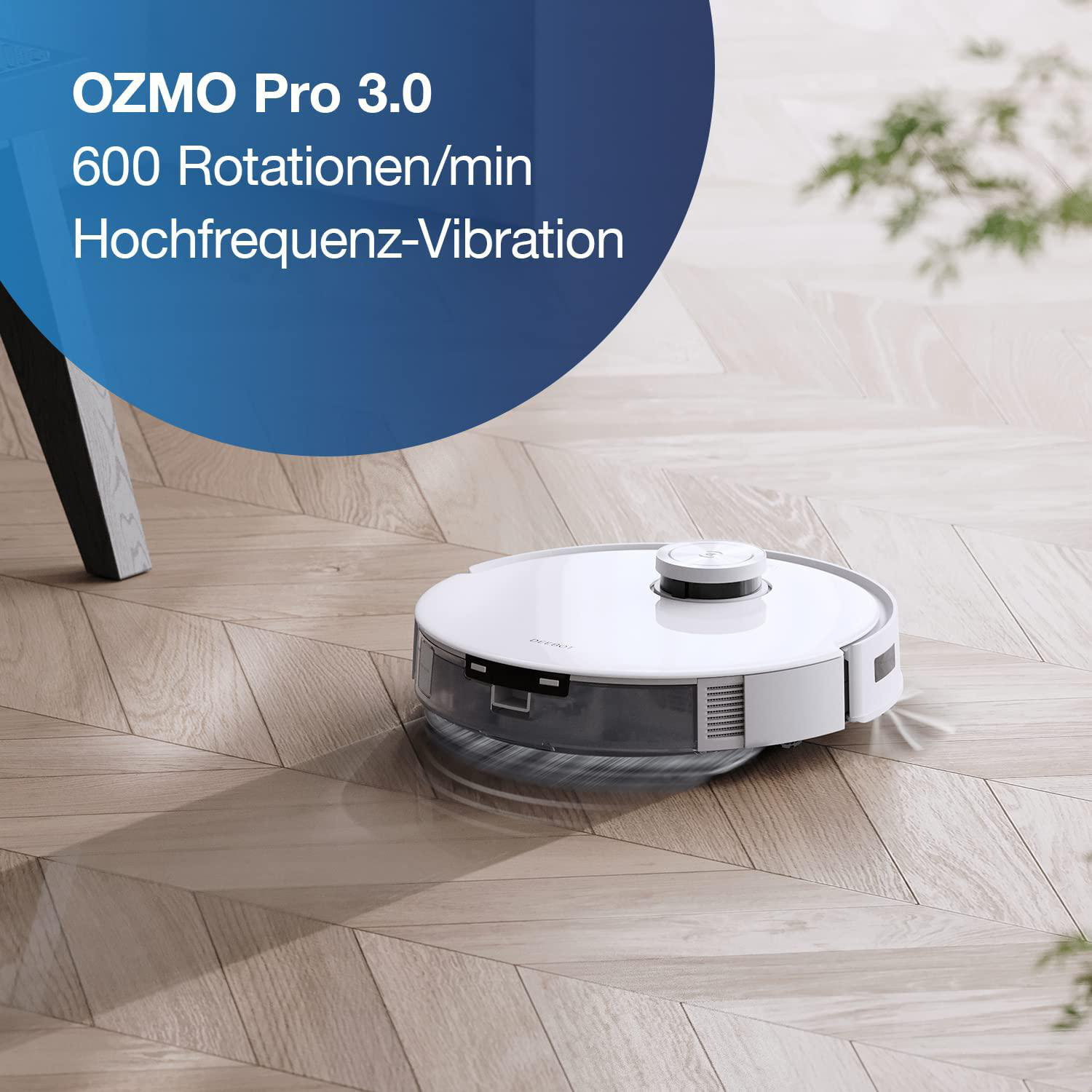 Weißer Roboter-Staubsauger auf einem Holzboden.