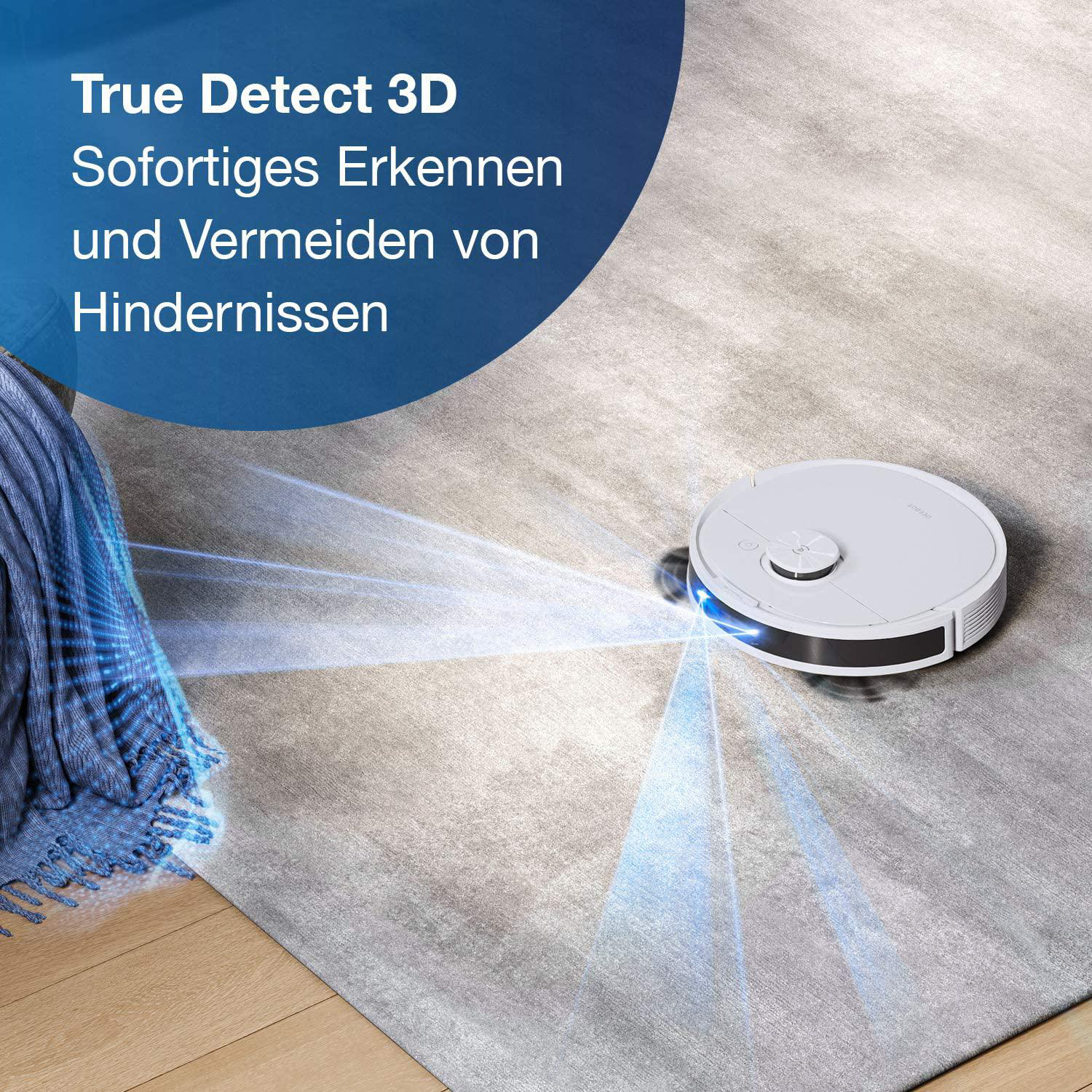 Ein weißer Roboter-Staubsauger reinigt auf einem Teppich den Boden. Text zeigt Objekterkennung und Hindernisvermeidung an.