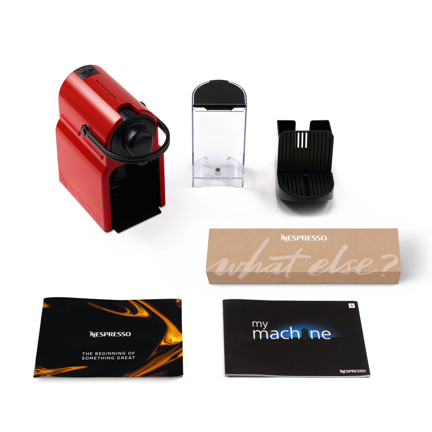 Parti della macchina Nespresso, inclusa una macchina rossa e accessori.