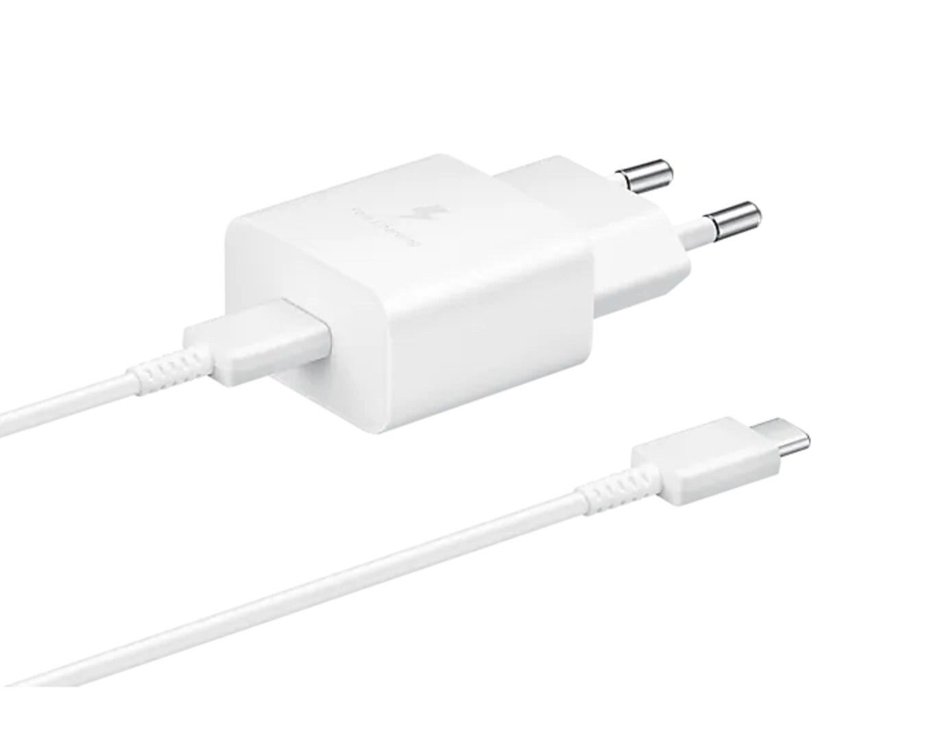 Ein weißes Ladegerät mit zwei Stiften und ein weißes USB-C-Kabel, das daran angeschlossen ist.